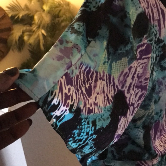 🌺Sexy off right shoulder blouse.🌺 - Picture 6 of 7